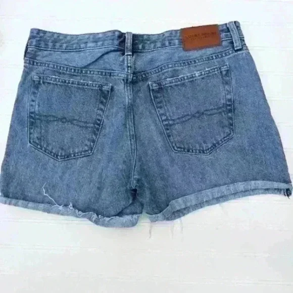 Lucky Brand Medium Wash High Rise Distressed Boyfriend Short - Picture 2 of 6